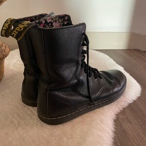 Dr. Martens Stratford women’s leather 9-eyed boot